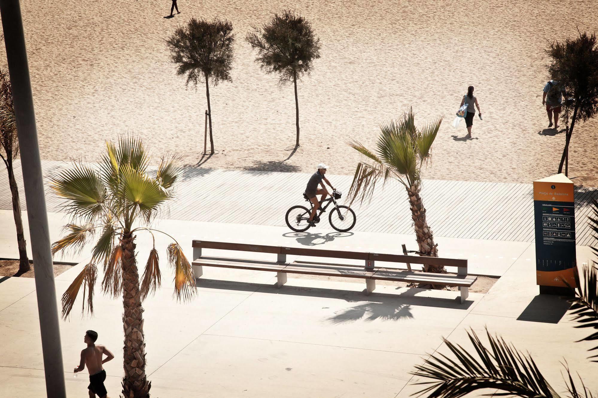 Alcam Badalona Playa Norte Bagian luar foto